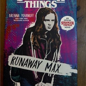 Stranger Things Runaway Max Book - Multicolor